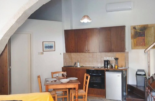 Skarinou Apartment | Traditional Cozy Retreat