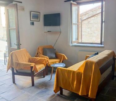 Skarinou Apartment | Traditional Cozy Retreat