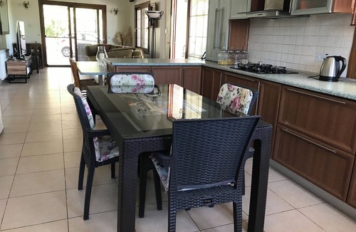 Yesiltepe Villa | Traditional Cypriot 5 Bedroom Villa £290 per night. Family Friendly with pool.