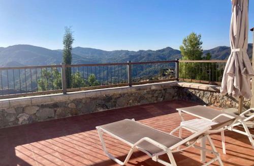 Politiko House | Traditional House with Mountain View - Dierona Village