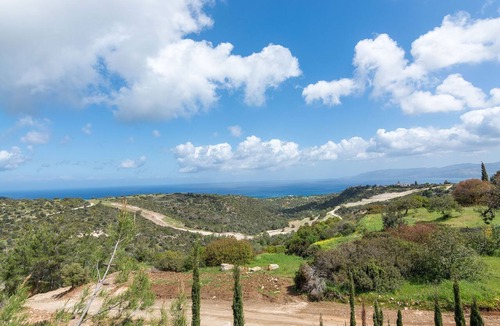 Neo Chorio Cottage | Villa Akamas Heights - a villa that sleeps 8 guests in 3 bedrooms