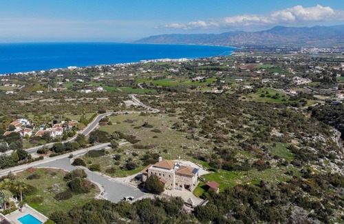 Latchi Cottage | Villa Apollonia - a villa that sleeps 8 guests in 4 bedrooms