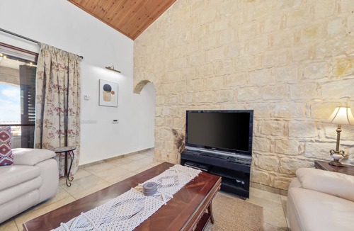 Lara Cottage | Villa Chara - a villa that sleeps 8 guests in 4 bedrooms