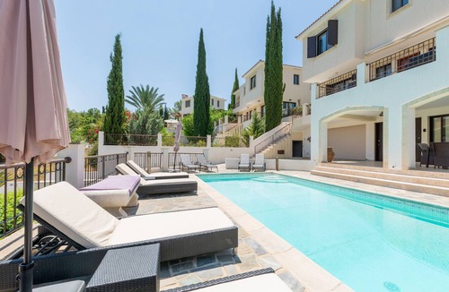 Latchi Cottage | Villa Chelona a villa that sleeps 6 guests in 3 bedrooms in Latchi