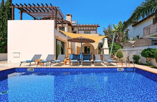 Ayia Thekla Villa | Villa Evia - Walking to Med Sea
