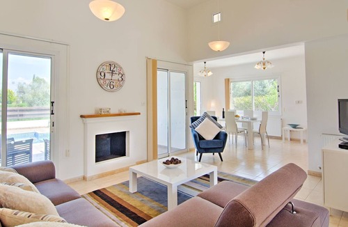 Polis Cottage | Villa Golden Coast 10 - a villa that sleeps 6 guests in 3 bedrooms