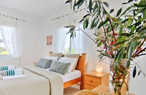 Polis Cottage | Villa Golden Coast 10 - a villa that sleeps 6 guests in 3 bedrooms