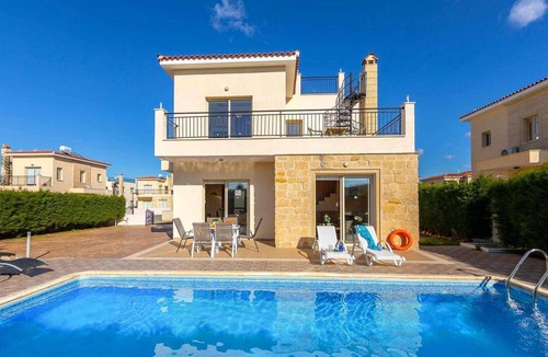 Prodromi House | Villa Green Valley 3 is a spacious and stylish villa set on a small complex within a short walk of t