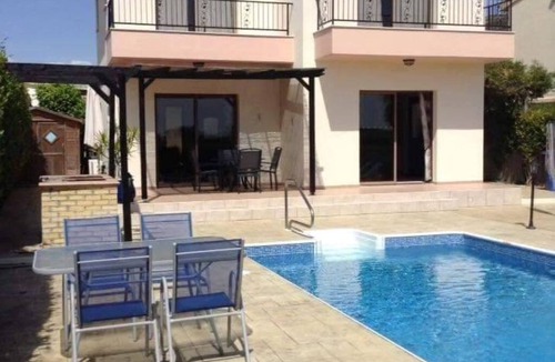 Pissouri Villa | Villa Louiza, just 5 min walk to Pissouri beach, 2 bed Villa with private pool