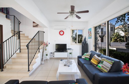 Pernera Villa | Villa Megan,modern 3bdr Villa,close To The Beach