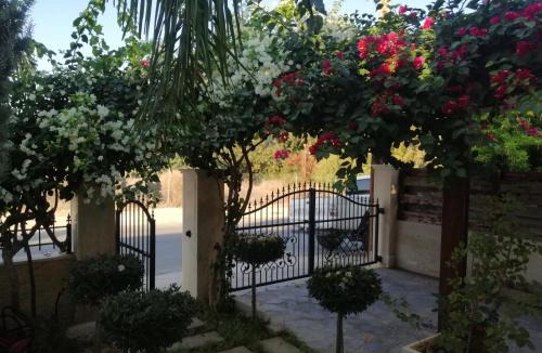 Kissonerga Villa | Villa Myria, 3BD, Private Pool, Garden, BBQ, Near the Beach in Kisonerga