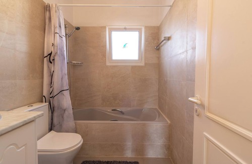 Universal House | Villa Nadezda – 3-Bedroom Villa with Pool near Paphos Harbour