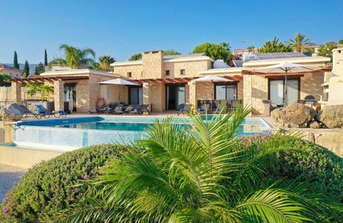 Peyia Town Villa | Villa Nikki - Spacious Villa, Private Pool, Sea Views!