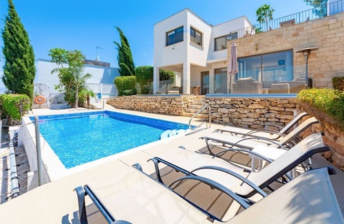 Latchi Cottage | Villa Olivia - a villa that sleeps 6 guests in 3 bedrooms