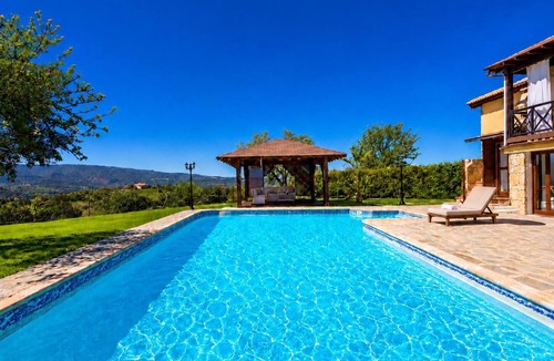 Peristerona Villa | Villa River View - Four Bedroom Villa, Sleeps 9