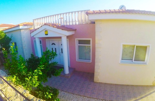 Peyia Town Villa | VILLA SERAPHINA - A BEAUTIFUL SINGLE STOREY VILLA in PEYIA