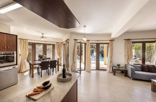 Argaka Villa | Villa Tsikkos Dio: Beachfront, Pool, A/C, WiFi