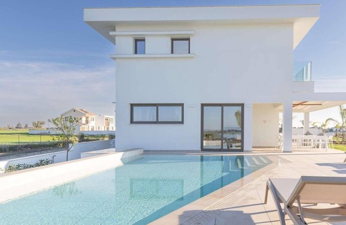 Softades House | Welcome to this exclusive villa located just minutes from the beach.