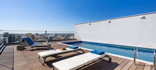 101 Sfiggos - City View Balcony & Rooftop Pool in Limassol