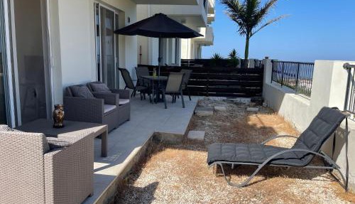 2 bed apt mountains and costal views with pool in Paphos