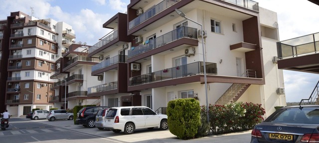 2 BEDROOM FLAT WITH POOL AND RESTAURANT VIEW, 15 MIN WALK TO SANDY LONG BEACH in Trikomo