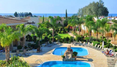 2 Bedroom House Sleeps 6 - Pool Hot tub Garden in Paphos