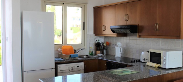 2 bedroom Penthouse apartment, stunning views, Aircon, 2 pools, Free WIFI in Peyia Village