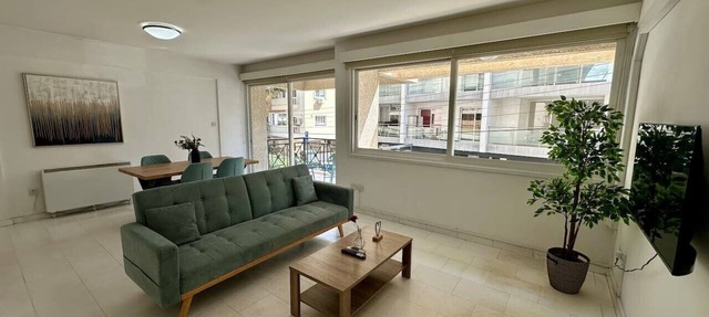 2 bedrooms flat near center in Egkomi