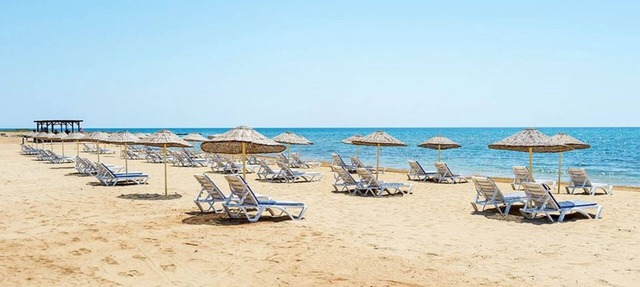 20% OFF : Stunning Penthouse Apt on Private Beach; Fully Kitted Gym & Sauna in Larnaca