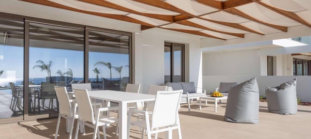 3 bed villa, gym, sauna, stunning views in Larnaca Bay