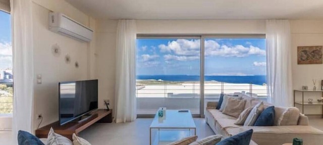 3 bedroom Villa with Stunning View & private park. in Psimolofou