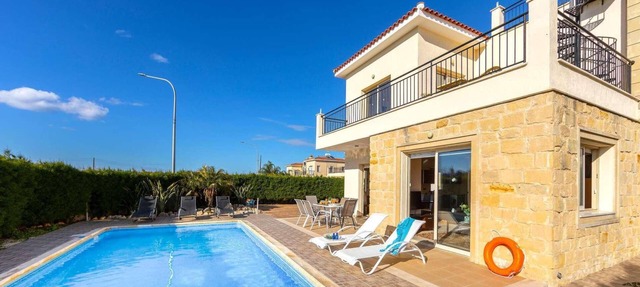 3 bedroom villa with impressive private pool in Latchi