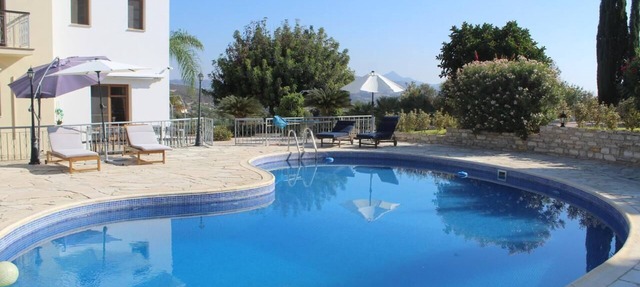 4-bedroom luxury villa with Pool in the charming Skarinou Village in Skarinou