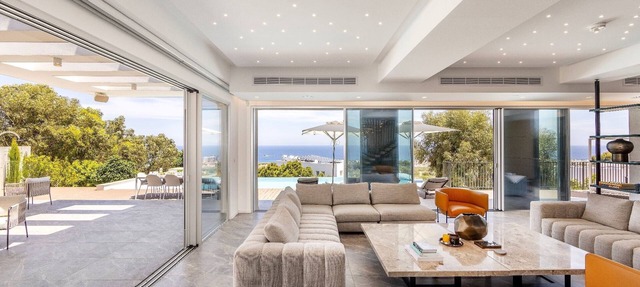 4 bedroom prestige luxury villa in Protaras