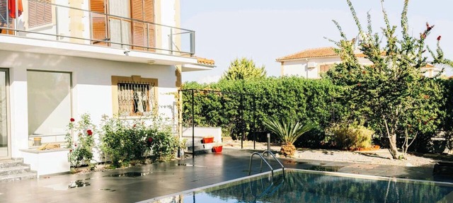 4-Br Villa, Sleeps 9, Pool, Parking, Walk to Beach in Iskele