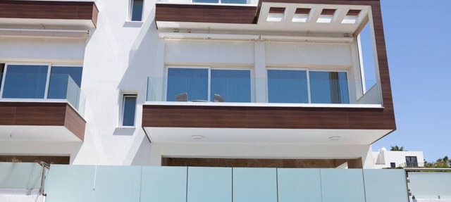 A 2 floor modern townhouse with it`s own swimming pool in Paphos