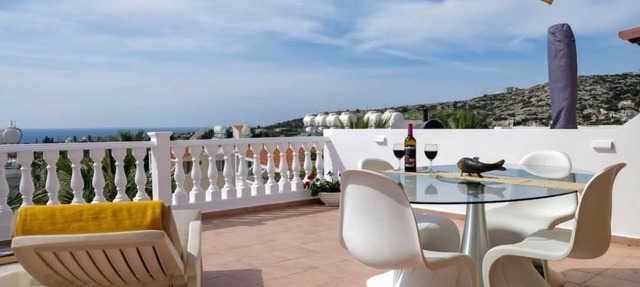 A beautiful 2 bedroom apartment with sea views and hot tub . in Pegeia