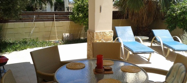 Adonis-Ground Floor Apartment with Secure Private Garden. Free use of car & Wifi in Oroklini