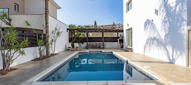 Agios Tychon Luxury Villa with Private Pool in Agios Tychon