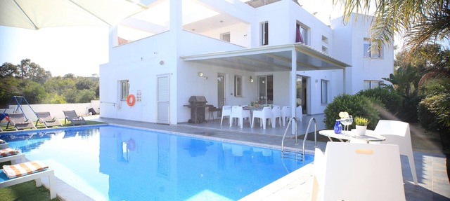 Akefalou Bay Villa - 5 Bedroom Exclusive villa in Protaras