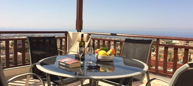 Amazing panoramic ocean views, large sunny terrace. in Peyia