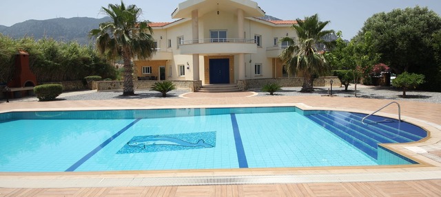 Amber Heights Luxury 4 Bed villa with sea views and large pool in Lapithos