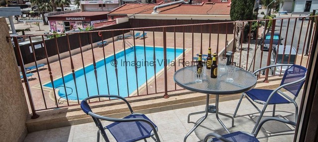 An apartment that sleeps 3 guests in 1 bedroom in Larnaca