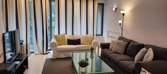 Apartment Sleeps 6 with Ensuite in nicosia