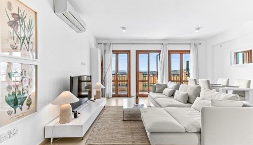 Apartment Theia with sea and sunset views, the Resort in Aphrodite Hills in Kouklia