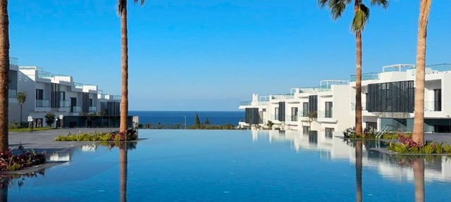 Apartment with Sea View and Resort Facilities in Karşıyaka