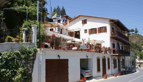 ATRATSA Mountain Suites in Kalopanayiotis