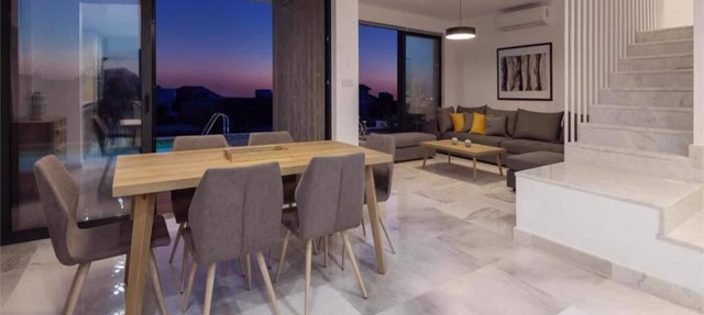 Avalon 15, 4 bedroom Villa with Private Pool in Emba