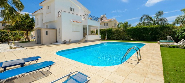 Ayia Napa Holiday Villa MA3 - a villa that sleeps 8 guests in 4 bedrooms in Ayia napa