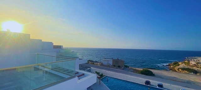 "Azure Pearl" Oceanfront Loft Apartment · Spacious Rooftop Terrace & Pool in Kucukernkoy